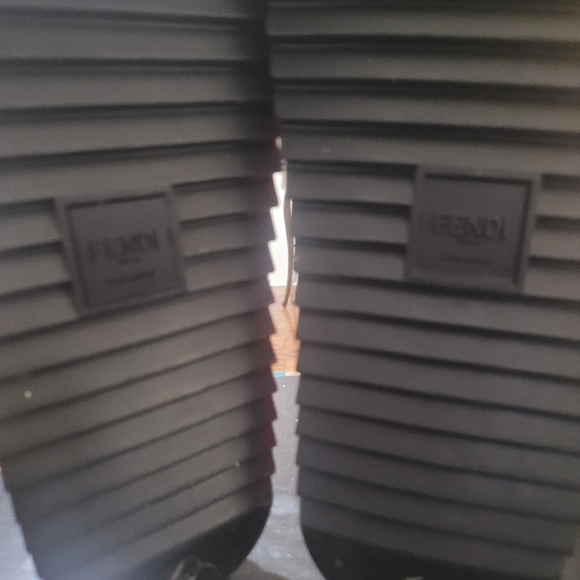 FENDI SLIDES - Picture 3 of 8